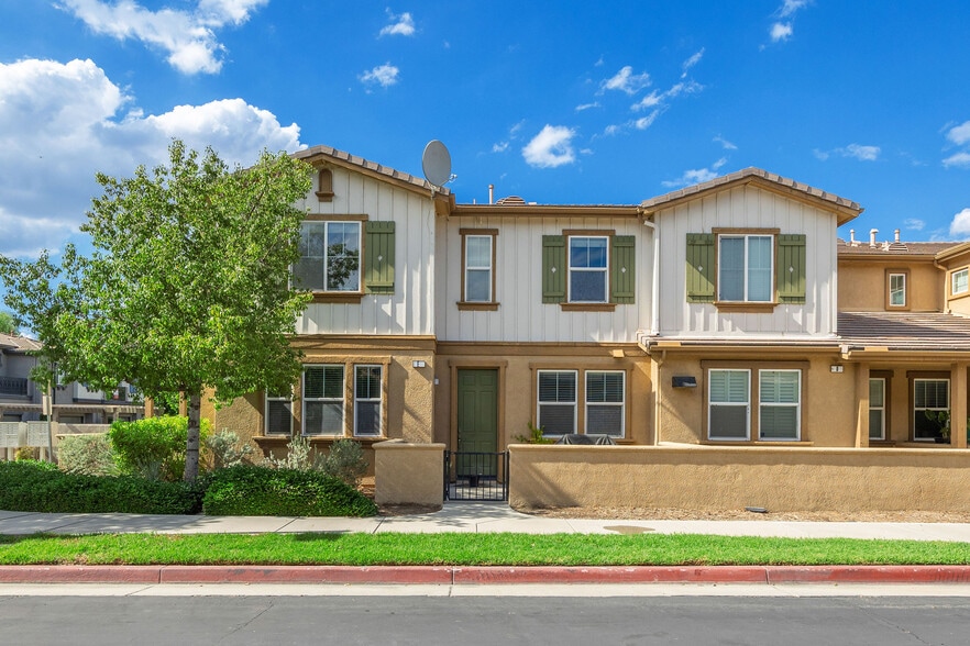 4 Condo Portfolio - Moreno Valley portfolio of 4 properties for sale on LoopNet.com - Building Photo - Image 1 of 44