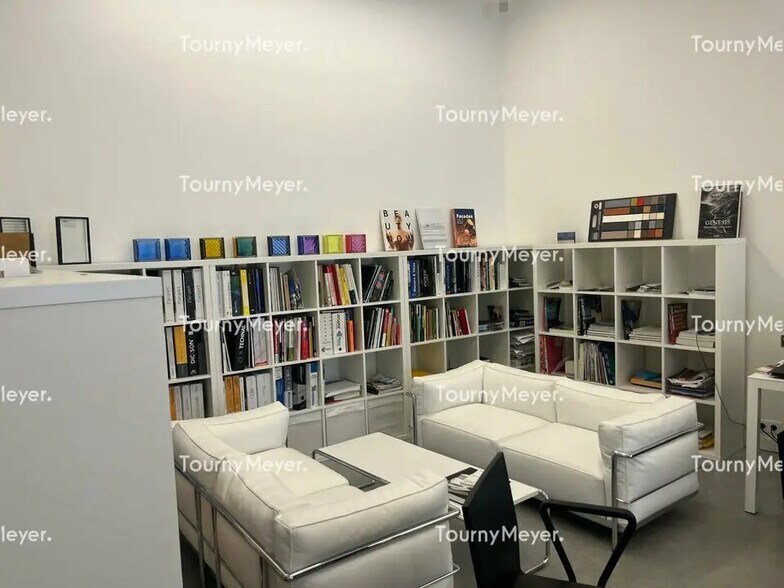 Office in Bordeaux for lease - Interior Photo - Image 3 of 5