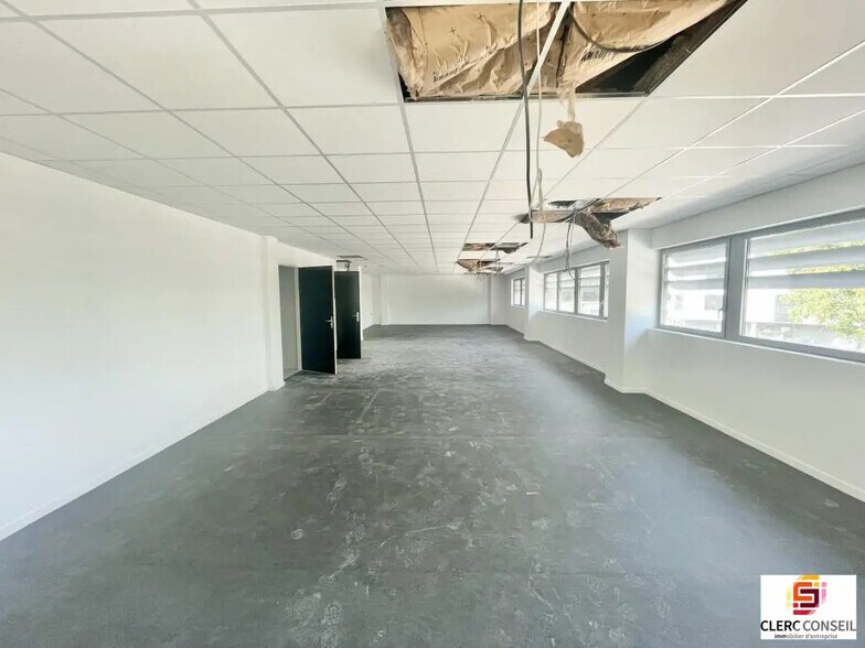 Office in Mont-Saint-Aignan for lease - Interior Photo - Image 3 of 19