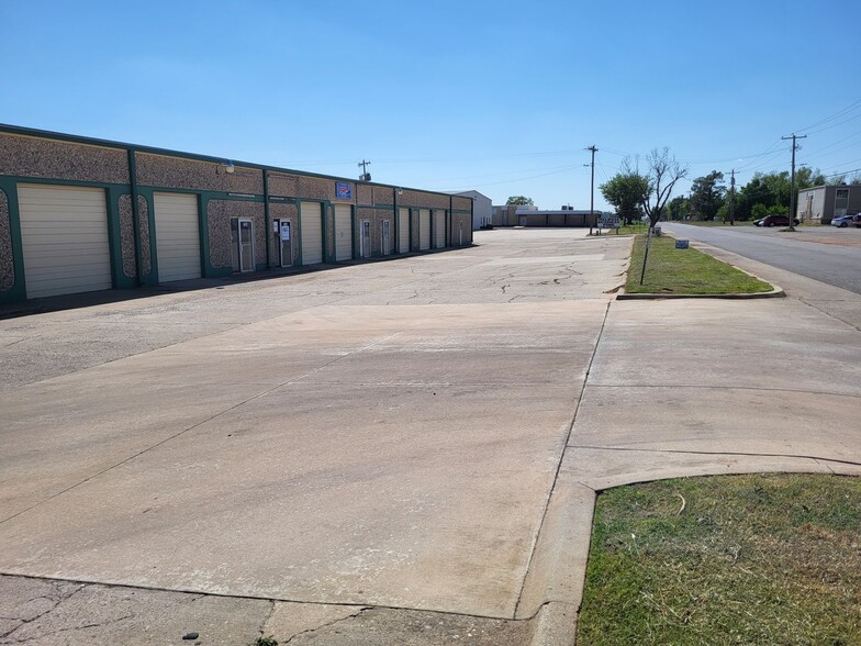 7139 NW 3rd St, Oklahoma City, OK for lease - Building Photo - Image 3 of 35