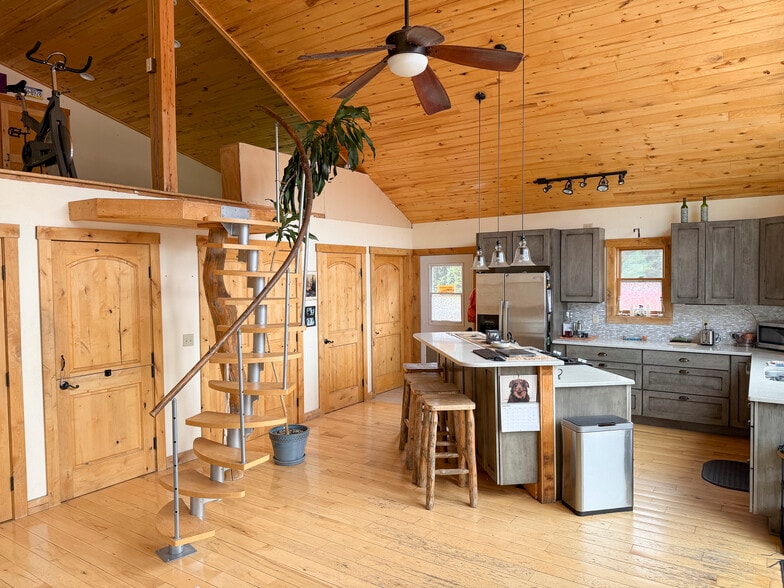 113 Main St W, Cooke City, MT for sale - Building Photo - Image 3 of 9