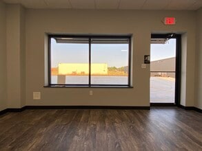 7605 NW 79th Pl, Oklahoma City, OK for lease Interior Photo- Image 1 of 16