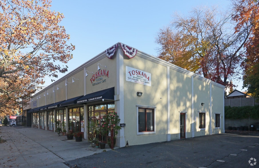 340348 Great Neck Rd, Great Neck, NY 11021