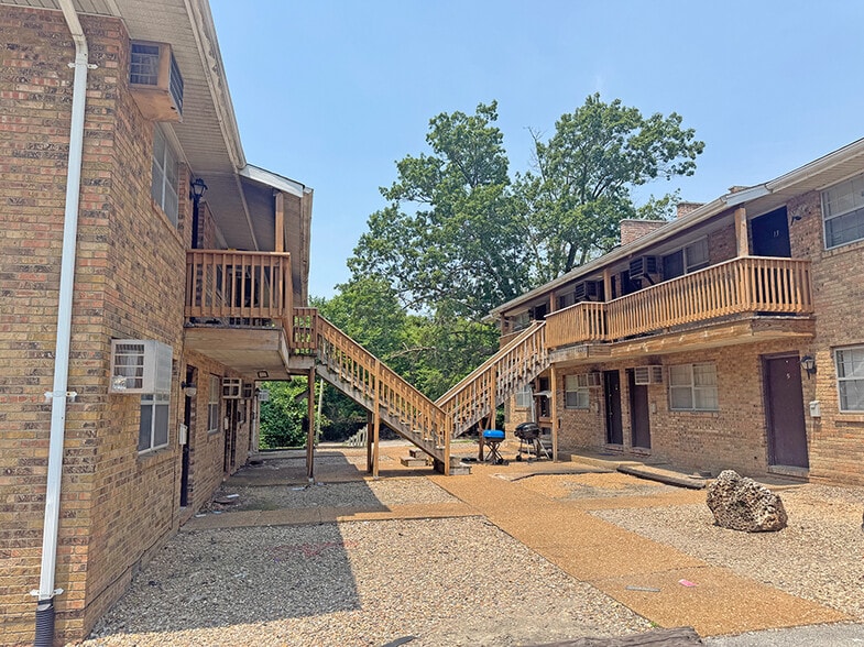 1101 S 74th St, Belleville, IL for sale - Building Photo - Image 3 of 7