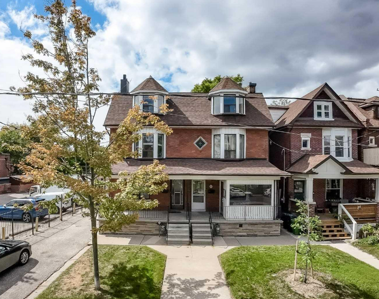 22 Pauline Av, Toronto, ON for sale - Primary Photo - Image 1 of 1