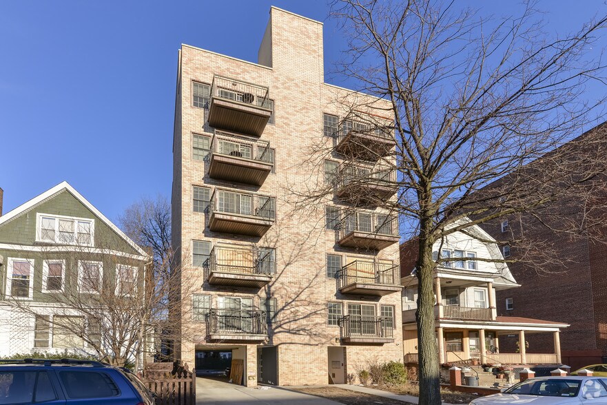 475 E Eighth St, Brooklyn, NY 11218