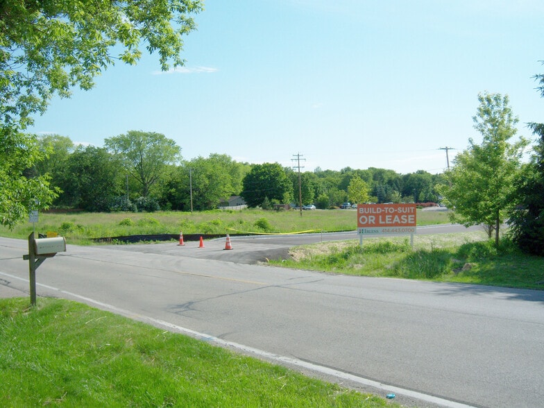 275 Kossow Rd, Waukesha, WI for lease - Building Photo - Image 2 of 5