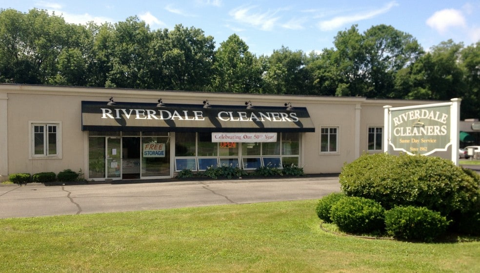 33 Berlin Rd, Cromwell, CT 06416