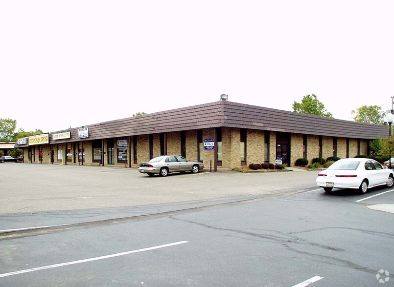 3200-3210 Whipple Ave NW, Canton, OH for lease - Building Photo - Image 2 of 5