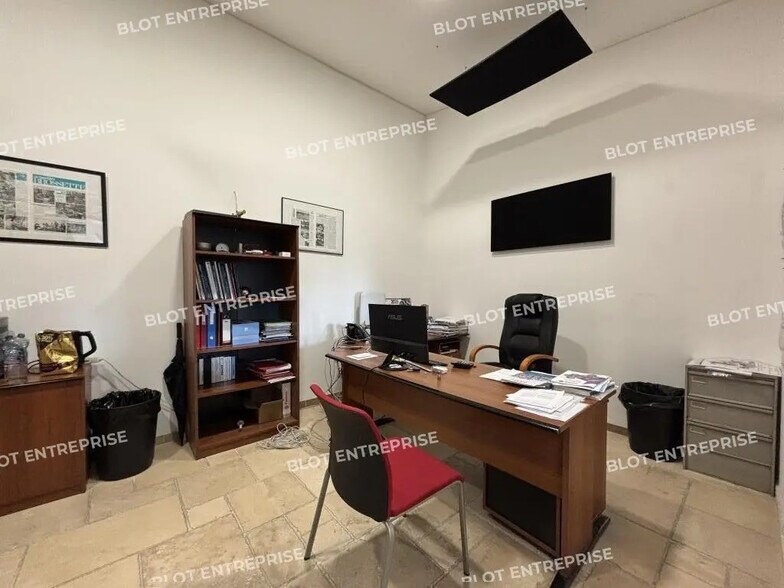 Flex in Bouguenais for lease - Interior Photo - Image 3 of 8