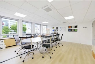 58 Avenue Charles De Gaulle, Neuilly-sur-Seine for lease Interior Photo- Image 1 of 4