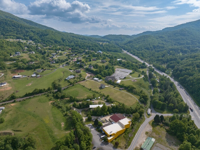 94 Providence Pl, Waynesville, NC for sale - Building Photo - Image 3 of 36