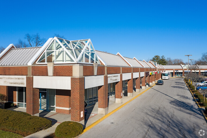 285-297 N Hubbards Ln, Louisville, KY for lease - Building Photo - Image 2 of 6