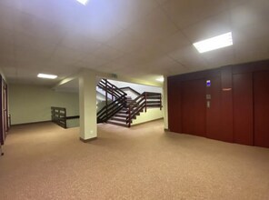 Office in Fontenay-sous-Bois for lease Lobby- Image 2 of 8