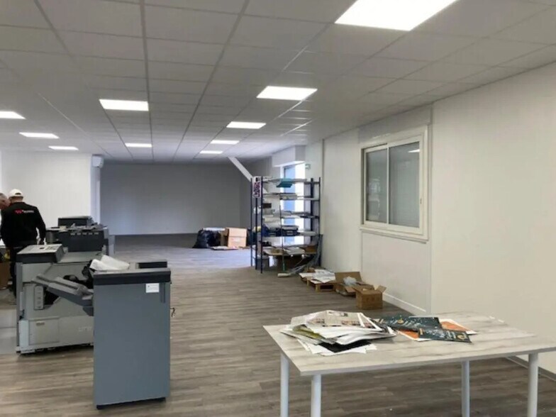 Flex in La Garde for lease - Interior Photo - Image 3 of 6