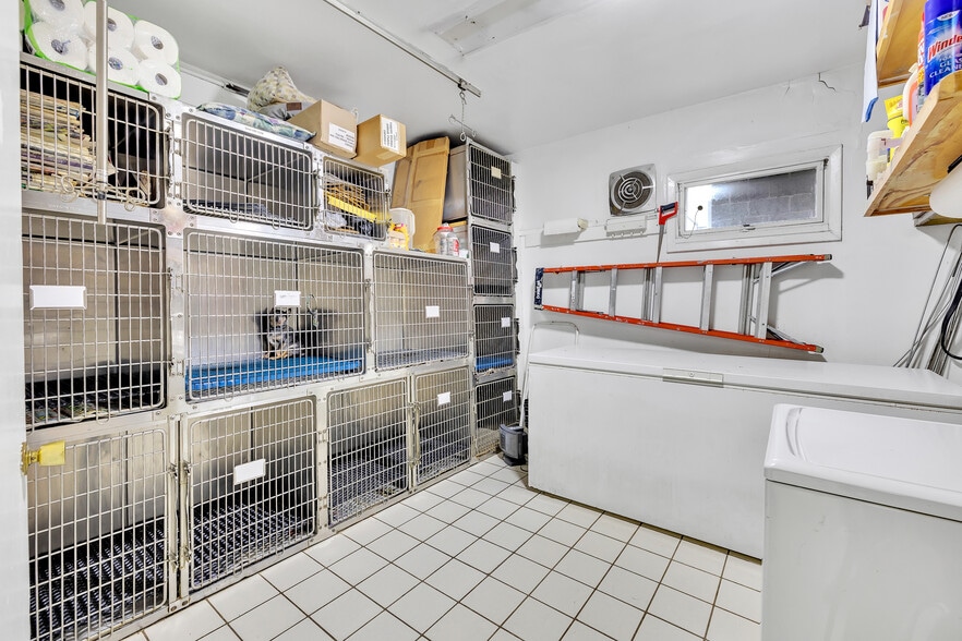 2879 Fairfield Ave, Bridgeport, CT for lease - Building Photo - Image 3 of 17