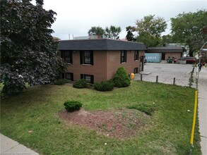 5 Hickory St E, Waterloo, ON for lease Building Photo- Image 1 of 4