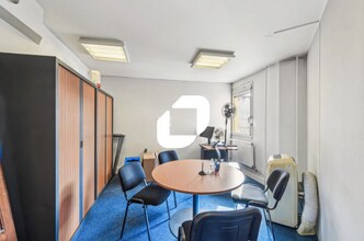 Office in Paris for lease Interior Photo- Image 2 of 10