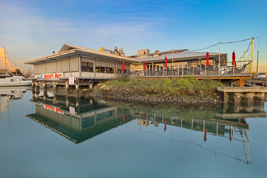 Johnny's Dock and Marina - Pub