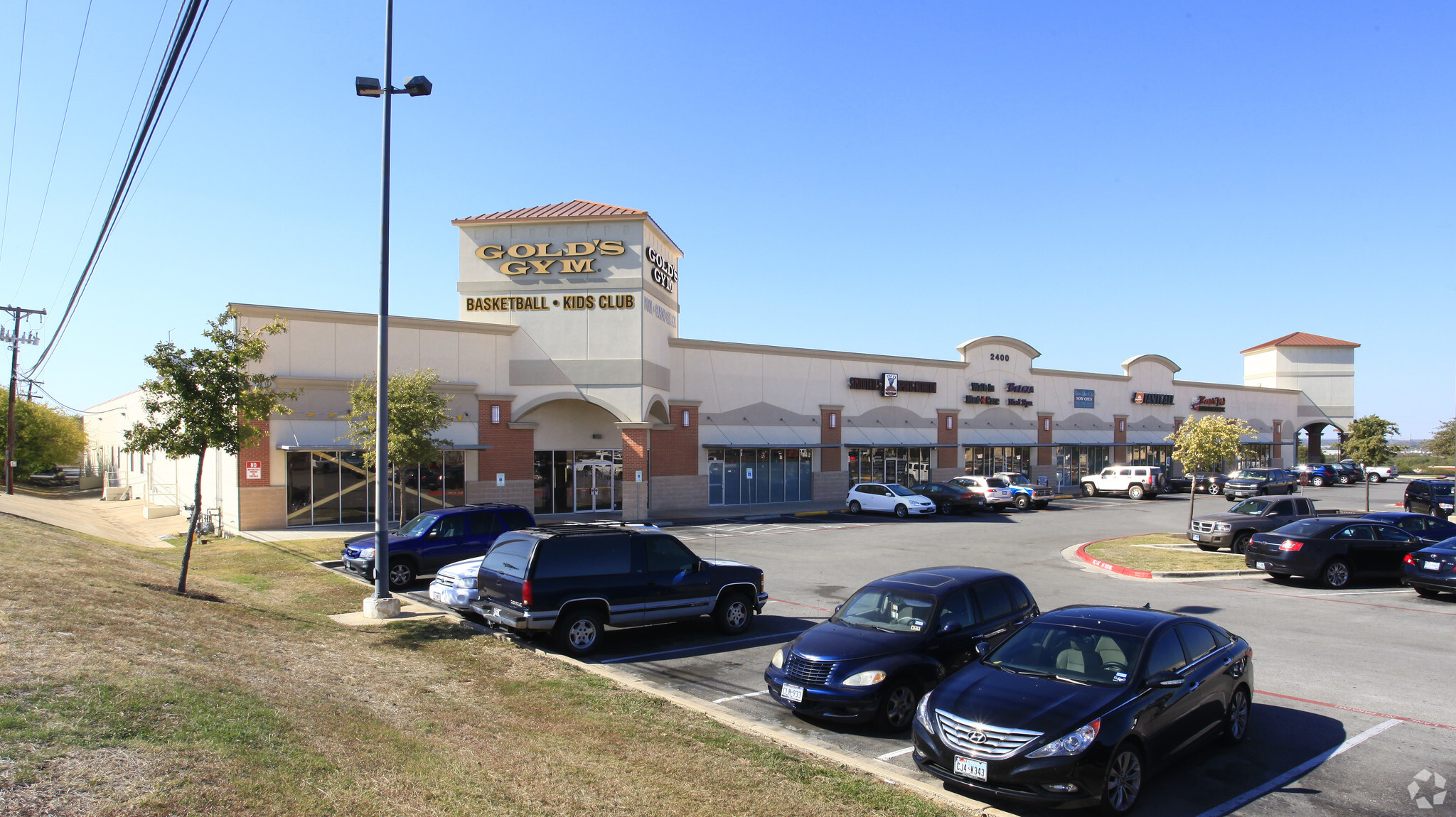 2400 S I-35 Hwy, Round Rock, TX for lease Building Photo- Image 1 of 17