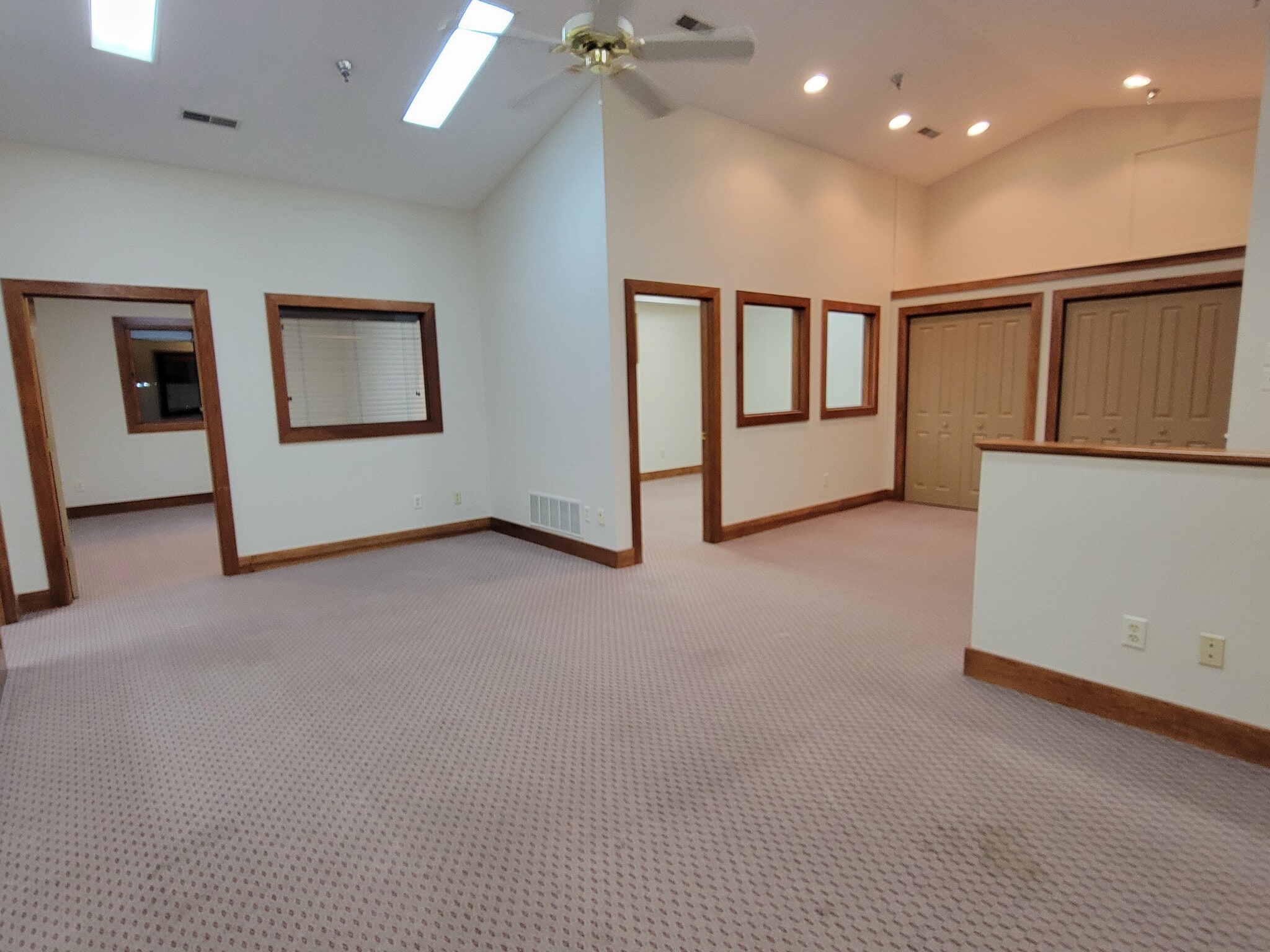 2652 Hidden Valley Rd, Pittsburgh, PA for sale Interior Photo- Image 1 of 9