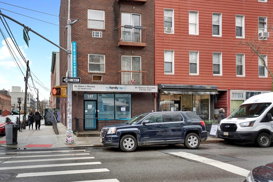 127 Bedford Ave, Brooklyn, NY for lease - Building Photo - Image 2 of 12