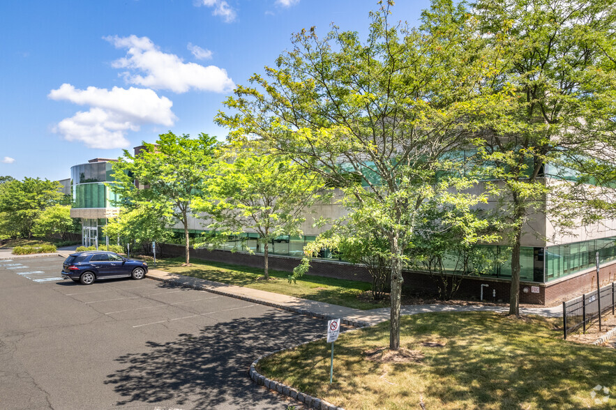 33 Technology Dr, Warren, NJ for lease - Building Photo - Image 2 of 6