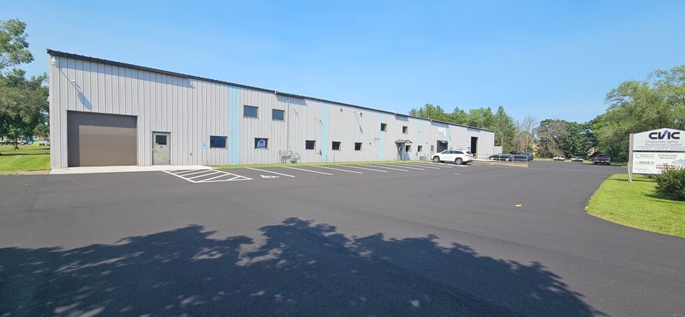 3132 Louis Ave, Eau Claire, WI for lease - Building Photo - Image 2 of 12