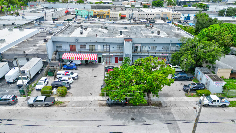 2100-2106 NW 22nd Ct, Miami, FL for sale - Building Photo - Image 2 of 8