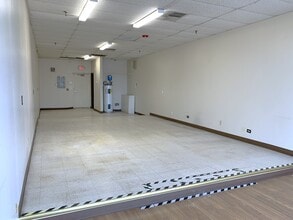 1554 Bloomingdale Rd, Glendale Heights, IL for lease Interior Photo- Image 2 of 3