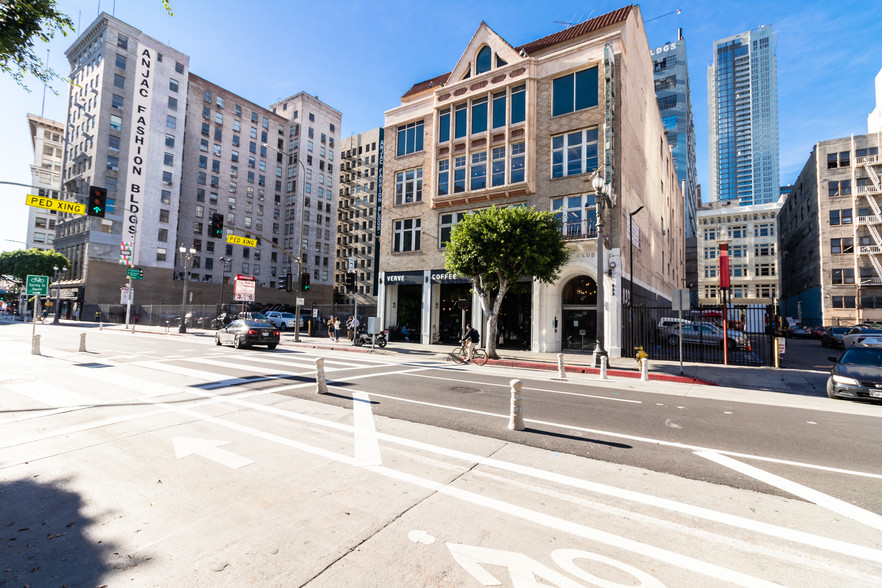 833 S Spring St, Los Angeles, CA for lease - Building Photo - Image 2 of 26