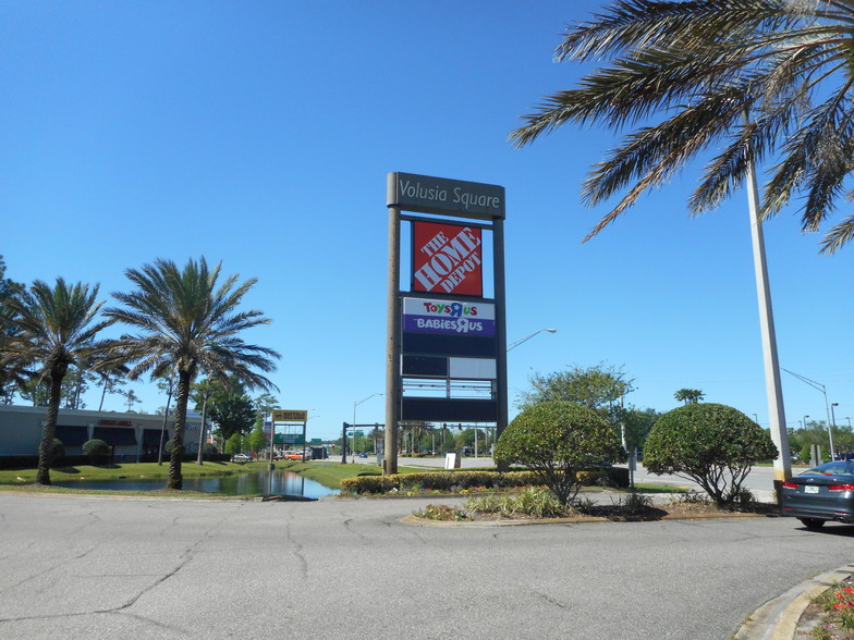 2453-2475 W International Speedway Blvd, Daytona Beach, FL for lease - Building Photo - Image 1 of 9