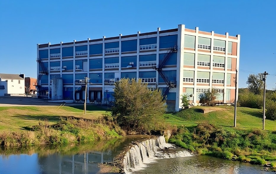 101 N Washington St, Hanover, IL for sale - Building Photo - Image 1 of 39