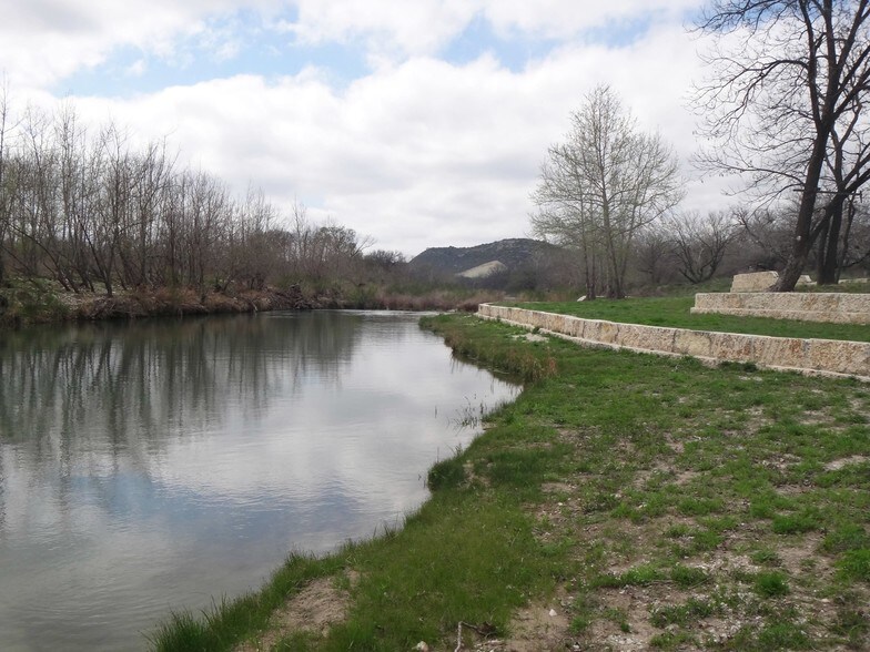 1051 Smith Ln, Junction, TX for sale - Building Photo - Image 1 of 1