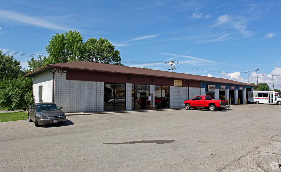 401-405 Kenbrook Dr, Vandalia, OH for sale - Exterior Front - Image 1 of 3