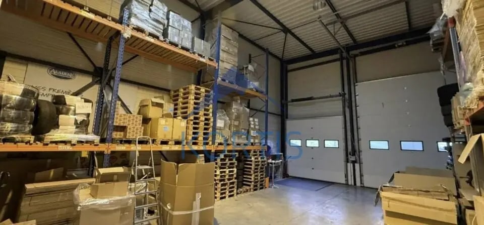 Flex in FLEURIEUX-SUR-L'ARBRESLE for lease - Interior Photo - Image 2 of 4