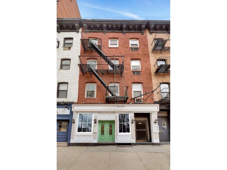 977 2nd Ave, New York, NY for sale - Primary Photo - Image 1 of 1