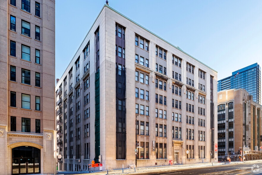 1000 Rue Saint-Antoine O, Montréal, QC for lease - Building Photo - Image 2 of 3