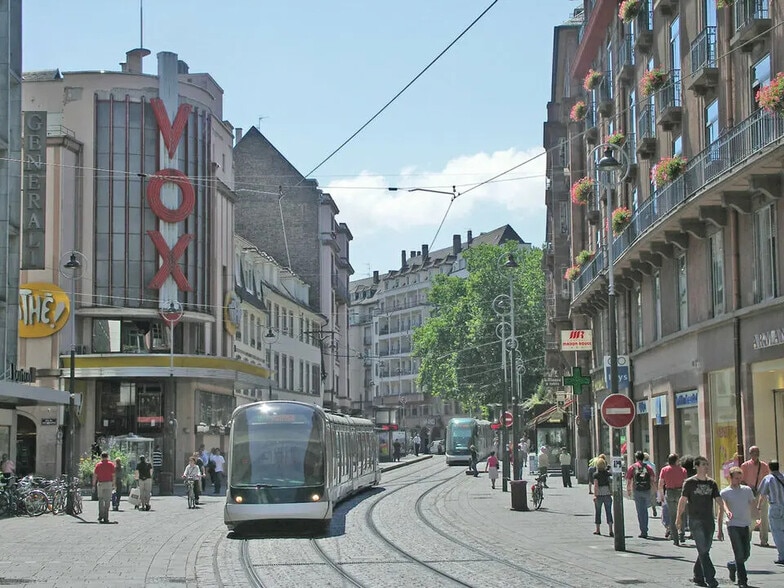 Retail in Strasbourg for lease - Building Photo - Image 1 of 1