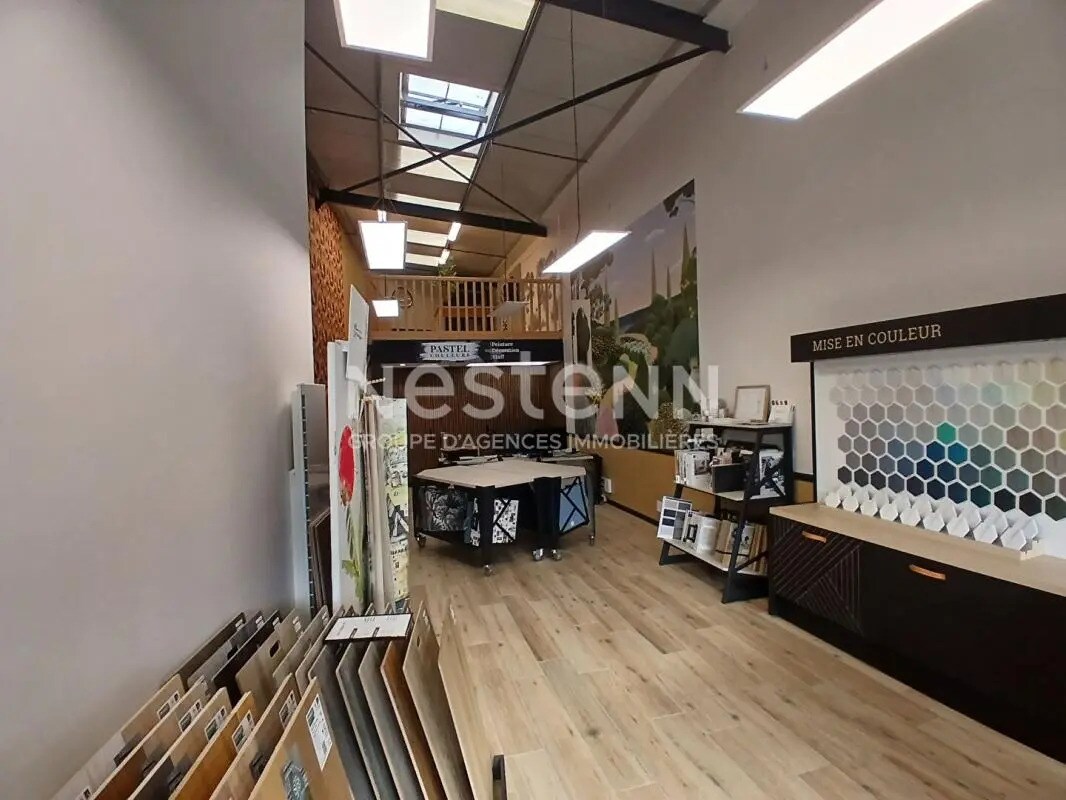 Retail in Vannes for lease Interior Photo- Image 1 of 4
