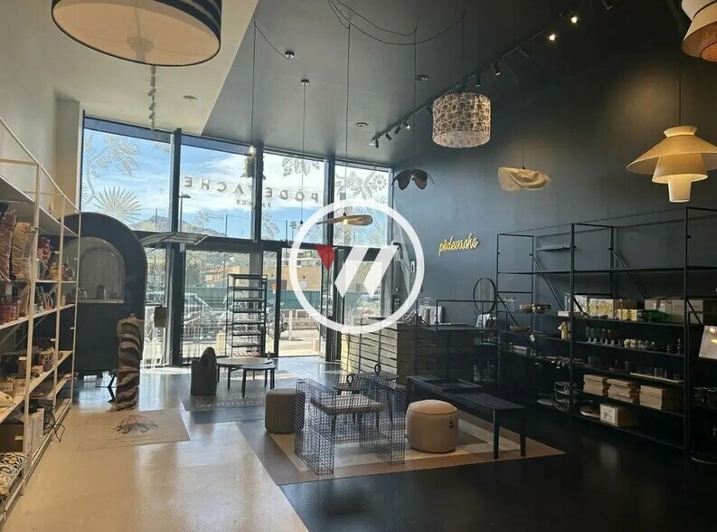 Retail in Marseille for lease - Interior Photo - Image 1 of 5