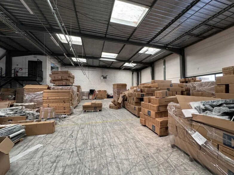 Office in Chaponnay for lease - Interior Photo - Image 3 of 5