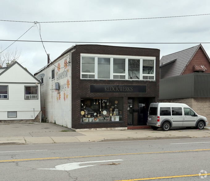 317 Queenston Rd, Hamilton, ON L8K 1H2