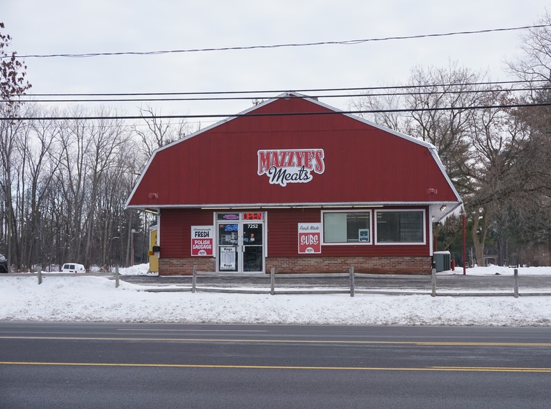 7252 Oswego Rd, Bayberry, NY for sale - Building Photo - Image 1 of 1