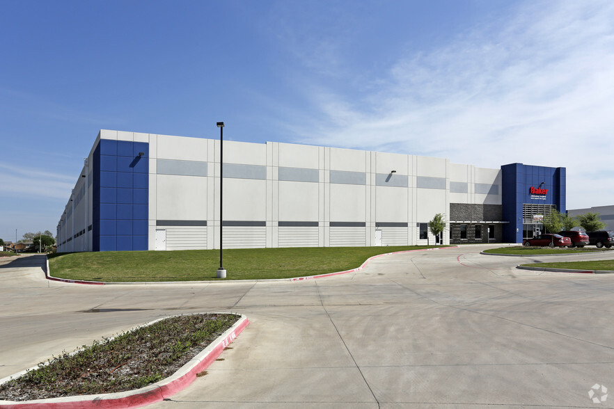 2300 Arbrook Blvd, Arlington, TX for lease - Building Photo - Image 3 of 24