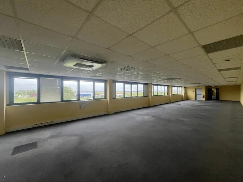 Office in Rogerville for lease - Interior Photo - Image 2 of 3