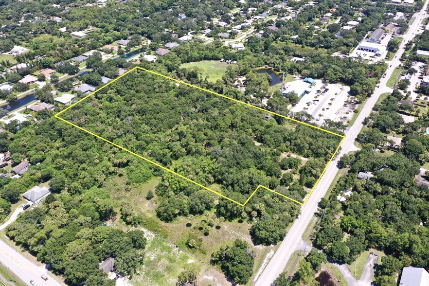 286 43rd Ave, Vero Beach, FL for sale - Primary Photo - Image 1 of 33