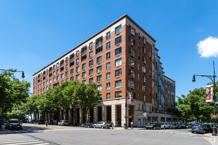 21 South End Ave, New York, NY for lease - Building Photo - Image 1 of 11