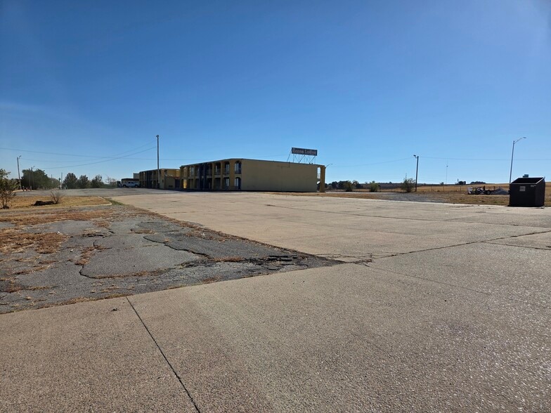 2016 W Eagle Rd portfolio of 2 properties for sale on LoopNet.com - Building Photo - Image 2 of 7