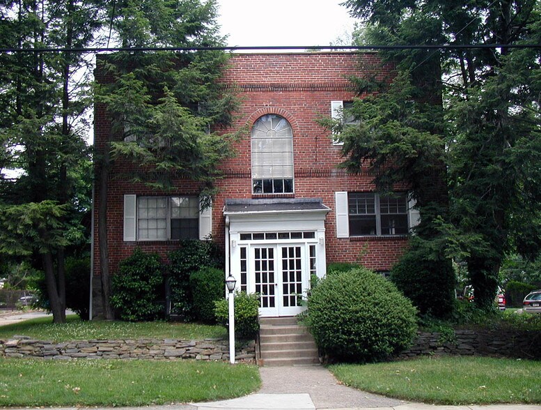 2909 Garrett Rd, Drexel Hill, PA 19026